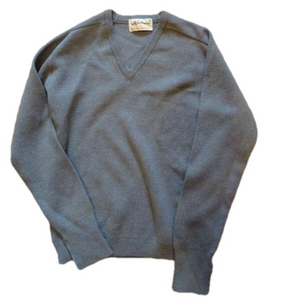 WARREN-KNIT SWEATER 80% ORLON ACRYLIC  20% WOOL  MACHINE WASHABLE  SIZE M